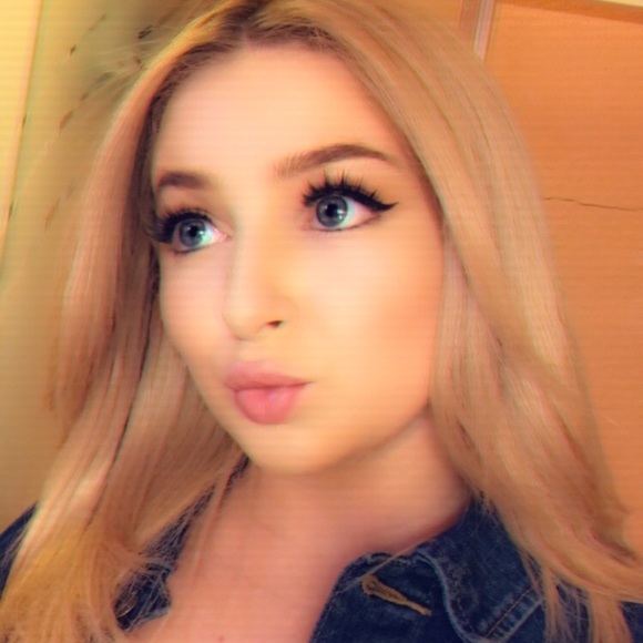 Meet your Posher, Kourtney - Picture 1 of 1